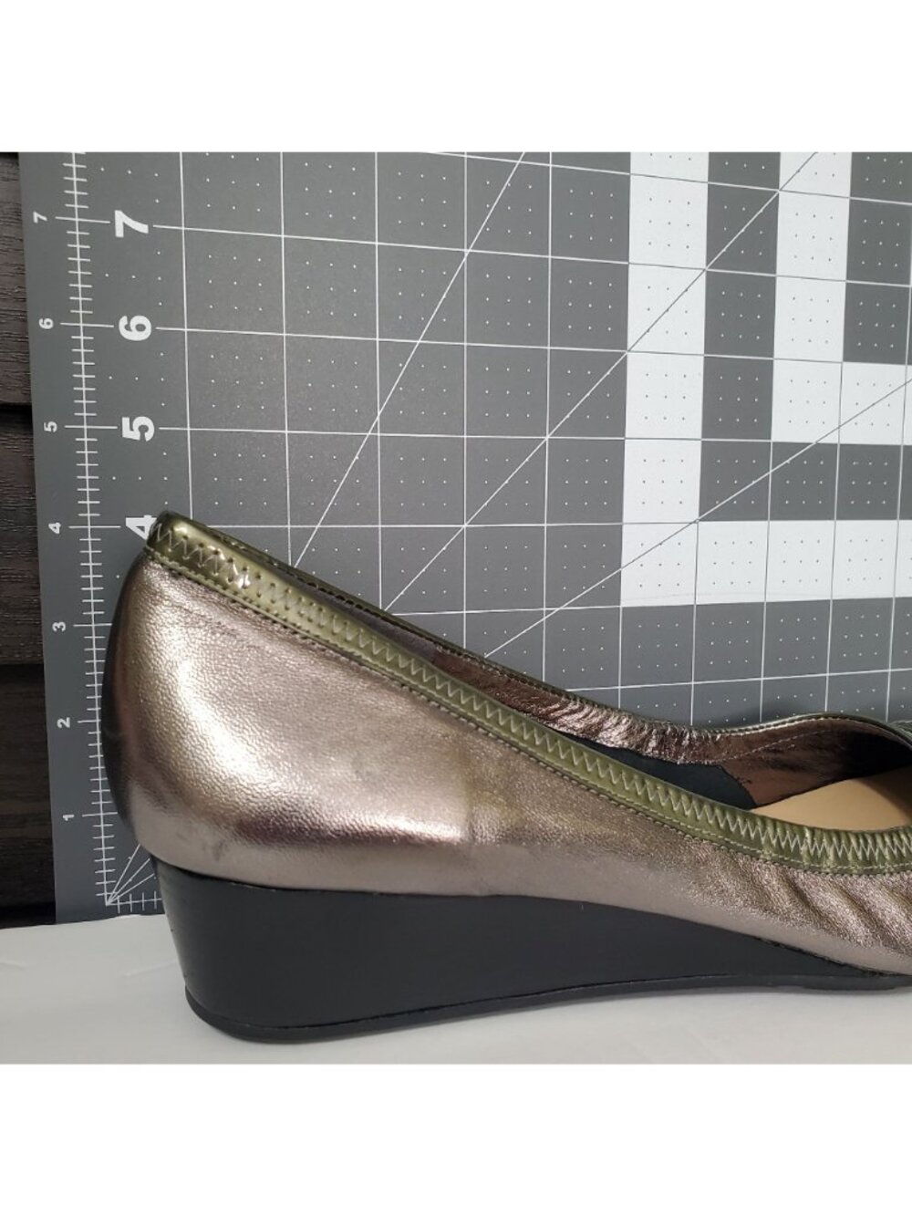 Cole Haan Nike Air Size 11 11M Pumps Wedge Round Patent Cap Toe Silver Green - Picture 13 of 13